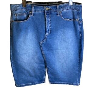 Jones New York Madison Pencil Medium Wash Stretch Jean Skirt Size 10